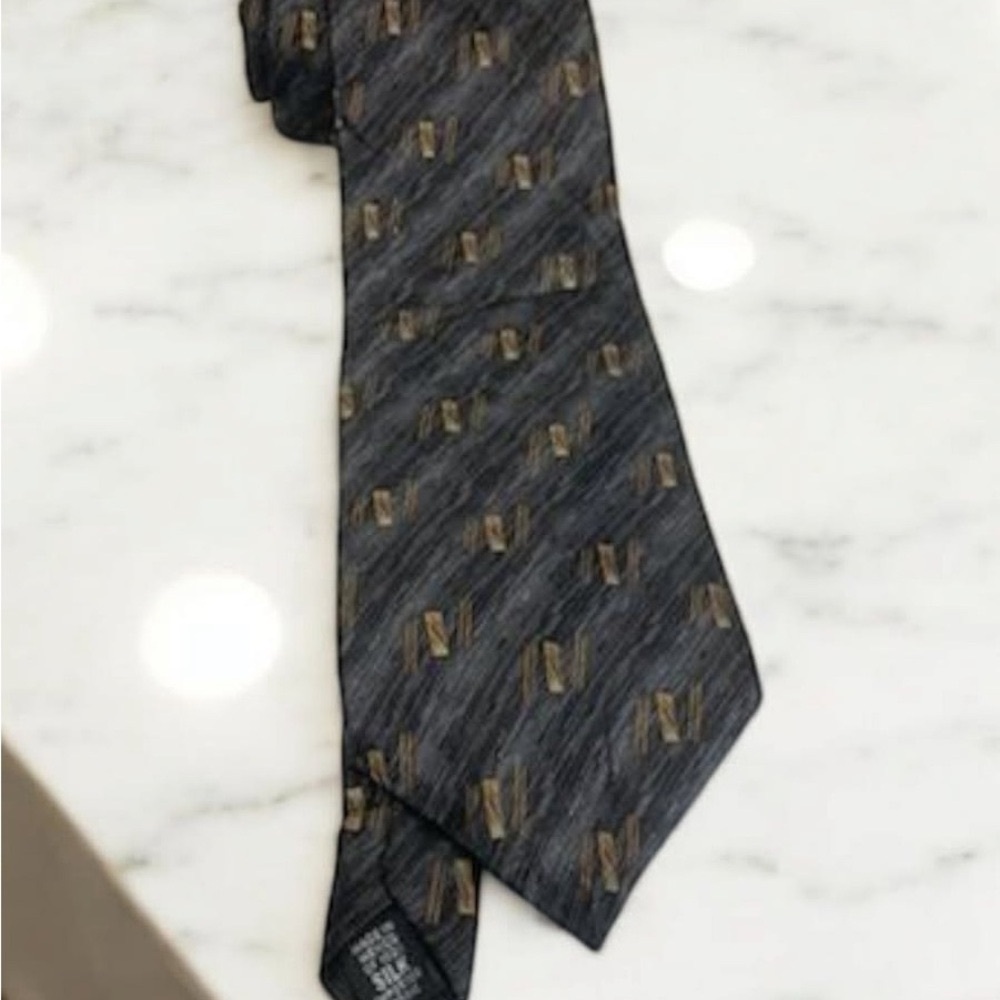 Bill Blass Black and Gold Striped Tie